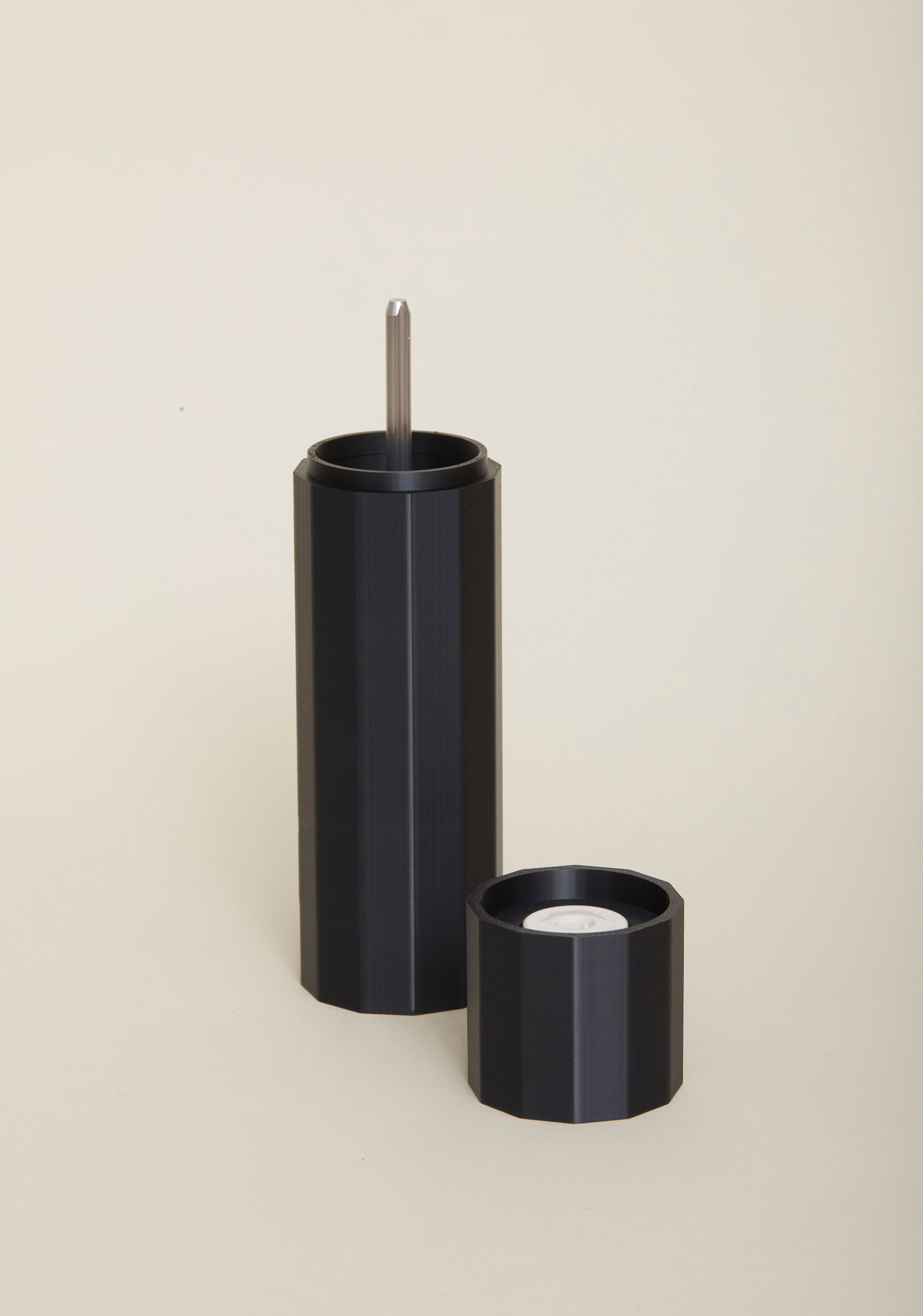 FLOIDE Mühle für Salz, Pfeffer und Gewürze; Modell Poli FLOIDE Salz- und Gewürzmühle