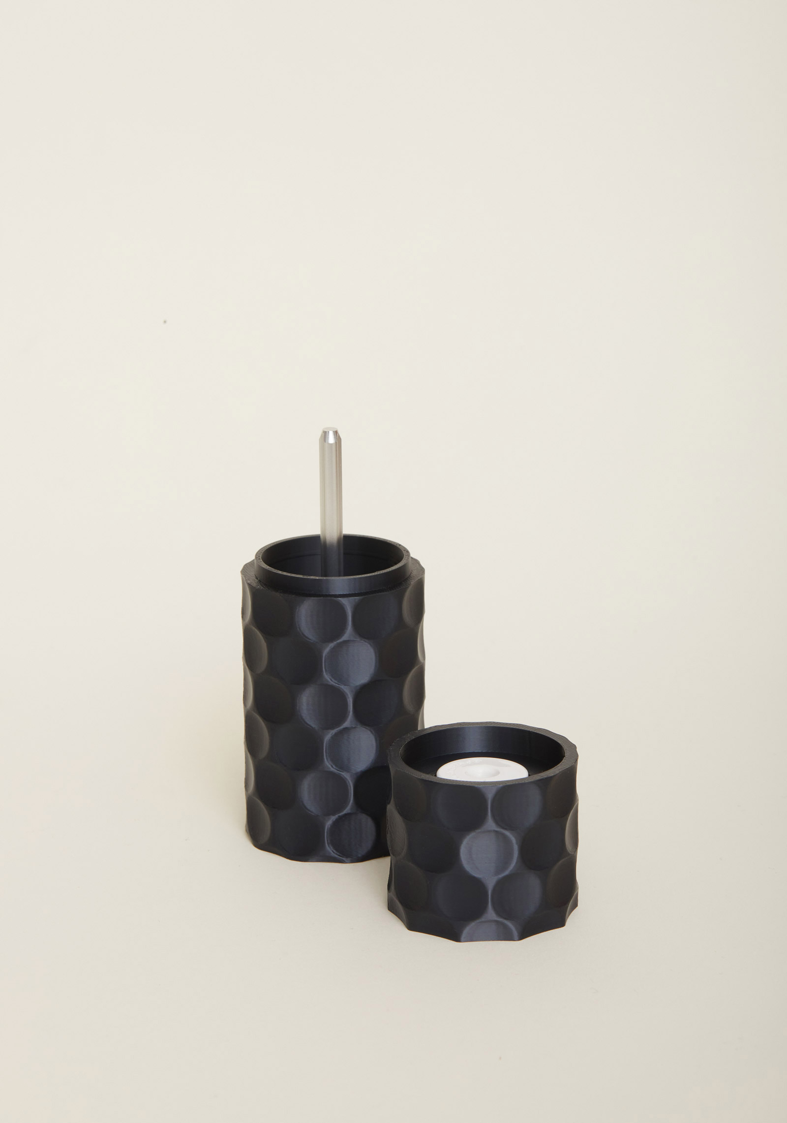 FLOIDE Mühle für Salz, Pfeffer und Gewürze; Modell Sphero FLOIDE Salz- und Gewürzmühle